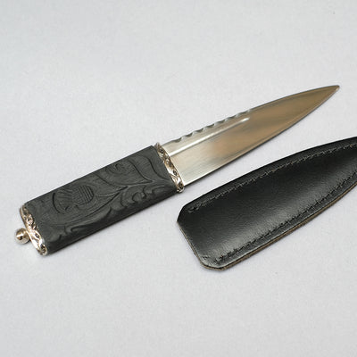 Sgian Dubh with wild thistle design handle