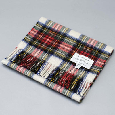 Cashmere scarf in Dress Stewart Tartan